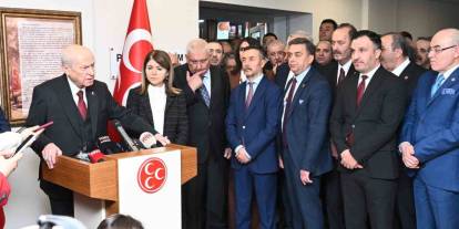 MHP Genel Başkanı Bahçeli: "İzzet Bey akademik kariyer çalışmalarına ağırlık vermek için müsaade istemişlerdir"