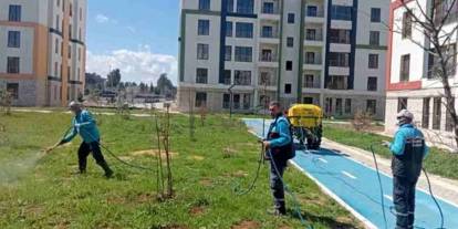 Araban TOKİ konutlarında yabani otlar ve haşerelerle ilaçlı mücadele başlatıldı