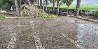 Gaziantep Yavuzeli’nde nohut büyüklüğünde dolu yağdı