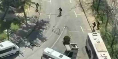 Son dakika | İsrail Başkonsolosluğu önünde silahlı çatışma! 1 ölü, 2 polis 3 yaralı