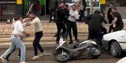 Gaziantep'te kavga ihbarına gelen polisleri pankart ve pasta ile karşıladılar