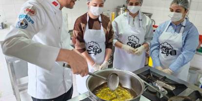 Gaziantep’te öğrenciler içli köfte yaptı