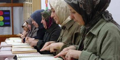 Gaziantep'te işitme engelli kadınlar işaret diliyle Kur’an-ı Kerim öğreniyor