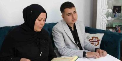 Görme engelli oğlunun eğitimi için Braille alfabesini öğrendi