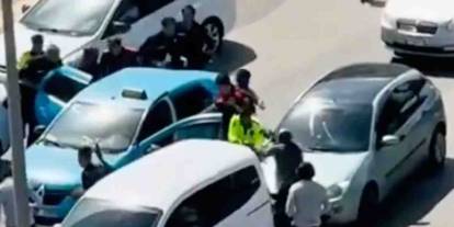 Gaziantep'te Taksiciyi Rehin Aldı! Polisle Çatıştı! Dehşet Anları Kamerada