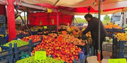 Gaziantep Bu Manavı Konuşuyor! Piyasaya Aldırış Etmiyor, Uygun Fiyata Sebze Meyve Satıyor