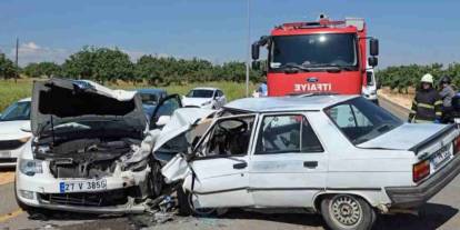 Gaziantep’te otomobiller kafa kafaya çarpıştı: Sürücüler yaralandı