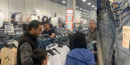 Gaziantep'te İndirim İzdihamı: 20 TL'ye Pantolon, 30 TL'ye Gömlek Kapış Kapış!
