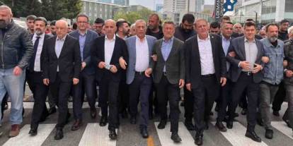CHP Genel Merkezi’nde Sabah Krizi! Gaziantepli Vekilin de Olduğu Grup İçeri Alınmadı