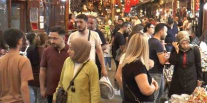 Gaziantep’in tarihi çarşılarında bayram yoğunluğu