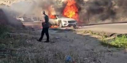 Gaziantep’te seyir halindeki lüks otomobil alev alev yandı