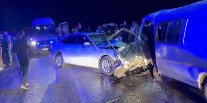 Gaziantep’te 2 araç kafa kafaya çarpıştı: 1 ölü, 12 yaralı