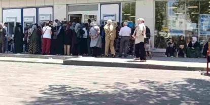 Gaziantep'te bitmeyen kuyruk: Yaşlı ve engelliler perişan oldu!
