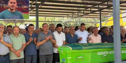 Gaziantep'te sınava giderken kazada ölen genç toprağa verildi