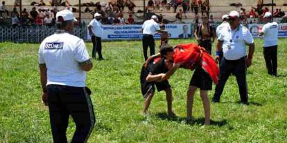 Aşırtmalı Aba Güreşi Türkiye Şampiyonası Şahinbey er meydanında başladı