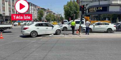 Gaziantep'te Kavşakta Zincirleme Kaza! Üç Otomobil Birbirine Girdi, Trafik Kilitlendi