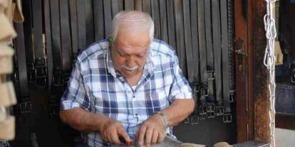 Gaziantep'te 2 metrekarelik dükkanında üretiyor, 81 ile gönderiyor