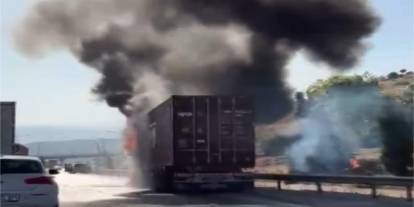 Tarsus-Adana-Gaziantep otoyolu'nda  24 ton çikolata yüklü tır yandı