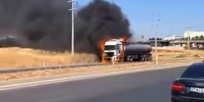 Gaziantep’te seyir halindeki tanker alev alev yandı!
