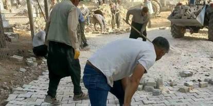 Gaziantep'te mahalle mezarlığı imece usulüyle parke taşına kavuştu