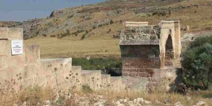 Gaziantep'te 1800 yıllık Roma köprüsü zamana meydan okuyor