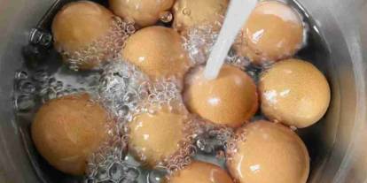 Yumurtayı Haşladıktan Sonra Hemen Soymayın! Şeflerin Yıllardır Uyguladığı Yöntem