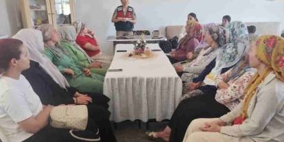 Jandarma ekipleri Gaziantep'te KADES uygulamasını tanıttı