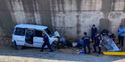 Gaziantep'te kontrolden çıkan araç köprüden şarampole uçtu: 2 ölü