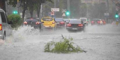Meteoroloji Saat Verdi: Gaziantep’e Gökgürültülü Sağanak Yağmur Geliyor...