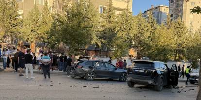 Son dakika! Gaziantep’te Doğa Koleji yolunda büyük kaza: Araçlar karşı şeride geçti