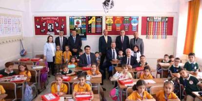 Yılmaz ve Milletvekili Gül öğrencilerle bir araya geldi