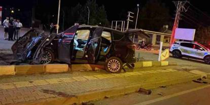 Gaziantep'te Feci Kaza: Kontrolden Çıkan Otomobil Karşı Şeride Geçti!