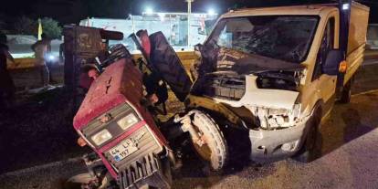Gaziantep’te Kamyonet ile Traktör Çarpıştı: 3 Yaralı