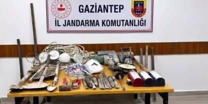 Gaziantep'te Define Peşine Düştüler, Jandarmaya Yakalandılar