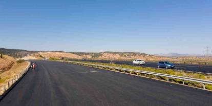 Tarsus-Adana-Gaziantep Otoyolu'nda ulaşım çalışmalar nedeniyle kontrollü sağlanıyor