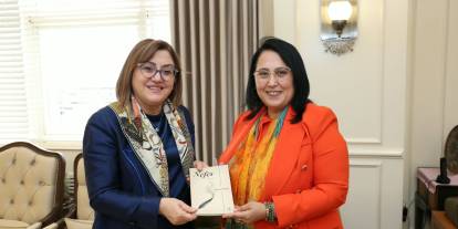 SIRAKAYA’DAN FATMA ŞAHİN’E ANLAMLI HEDİYE: “NEFES”