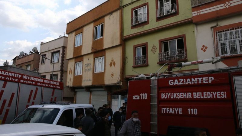 Gaziantep'te evde çıkan yangında 4 kişi dumandan etkilendi