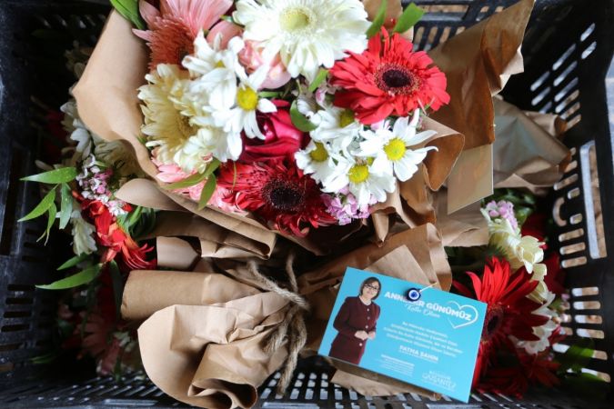Fatma Şahin’den tam kapanmada çiçekçi esnafına destek