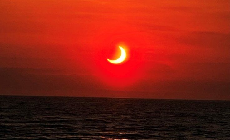NASA: Kısmi Güneş tutulması başladı