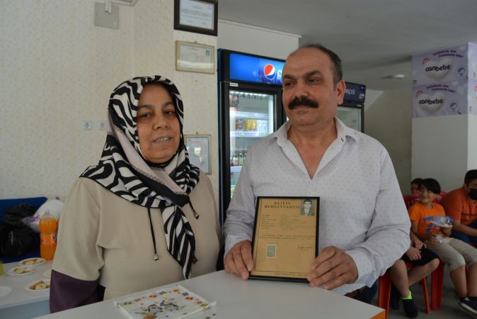 Gaziantep'te 34 yıllık esnaf, davullu zurnalı kutlamayla emekliye ayrıldı