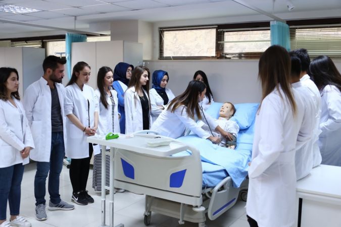 Hasan Kalyoncu Üniversitesi “Sağlıkta Kariyer Zirvesi ve Fuarı’na” katıldı