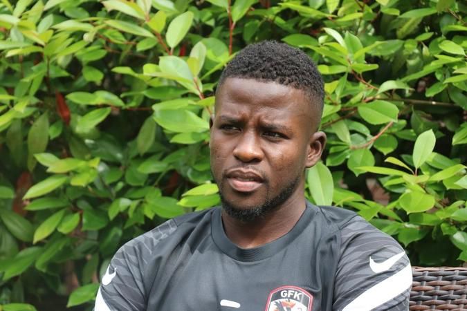 Papy Djilobodji: "Santrfor bile oynarım"