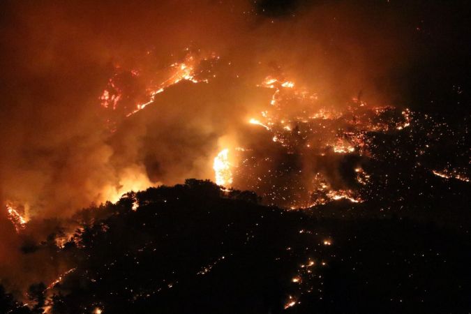 Son Dakika: Video Haber...Mersin’deki orman yangını kontrol altına alınmaya çalışıyor