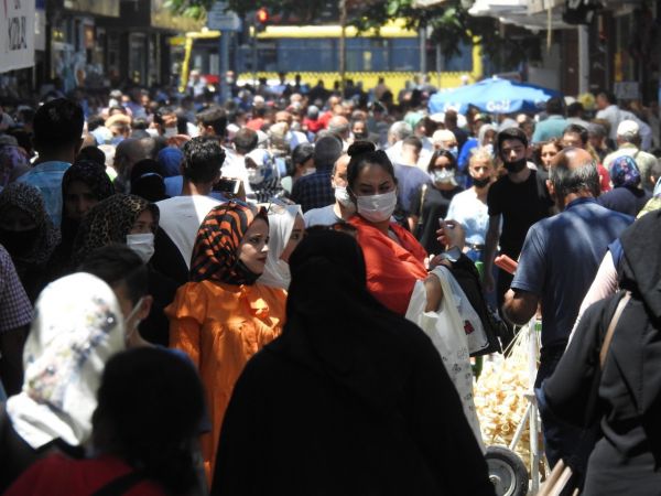 Gaziantep’te çarşılarda bayram yoğunluğu