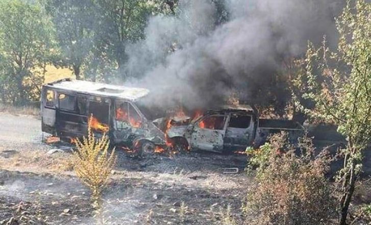 Son Dakika:Gaziantep Plakalı Araç Kaza Yaptı. Cayır , Cayır Yandı. 4 Yaralı Var