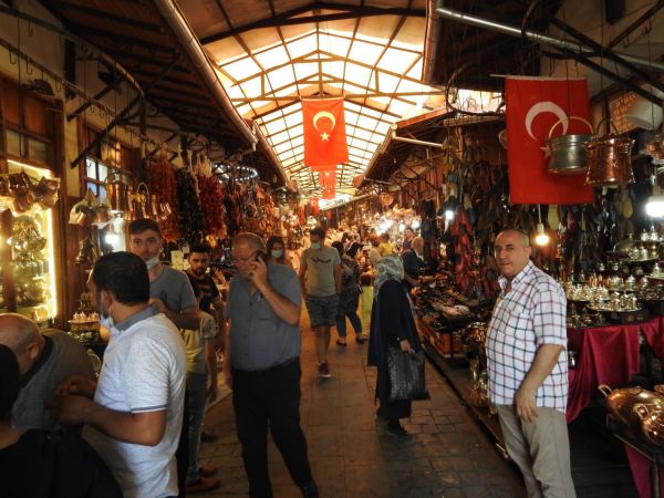 Gaziantep'liler 2 Yılın Acısını Çıkarıyor! Gaziantep’te çarşı ve pazarlarda bayram yoğunluğu