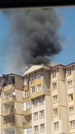 Son Dakika:İşte detaylar...Yeni Görüntüler...2 İtfaiyeci Dumandan Zehirlendi! Gaziantep'te Merinos Sitesinde korkutan büyük yangın