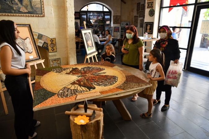 Gaziantep'in yöresel lezzetlerine mozaik sanatçısının eli değdi