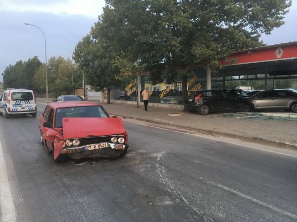Flaş Haber... Gaziantep'te Milyonluk Araçlar Hurdaya Döndü! Gaziantep'te Trafik Kazasında Oto Galeride Lüx Araçlar Hurdaya Döndü