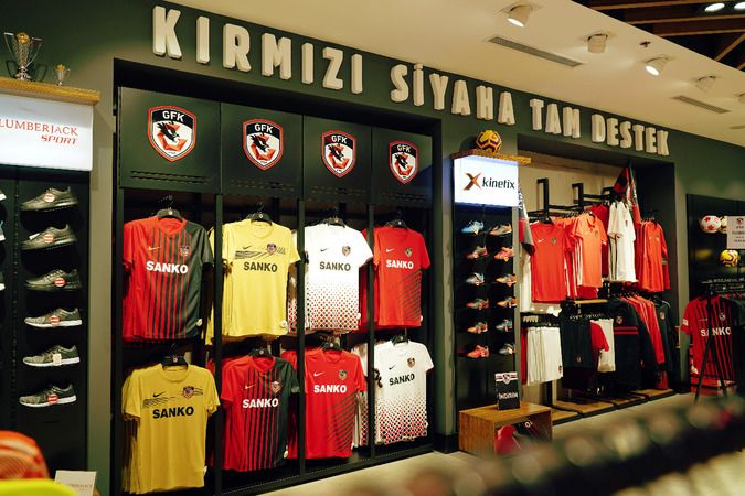 Yeni formalar Store mağazasında satışa sunuldu